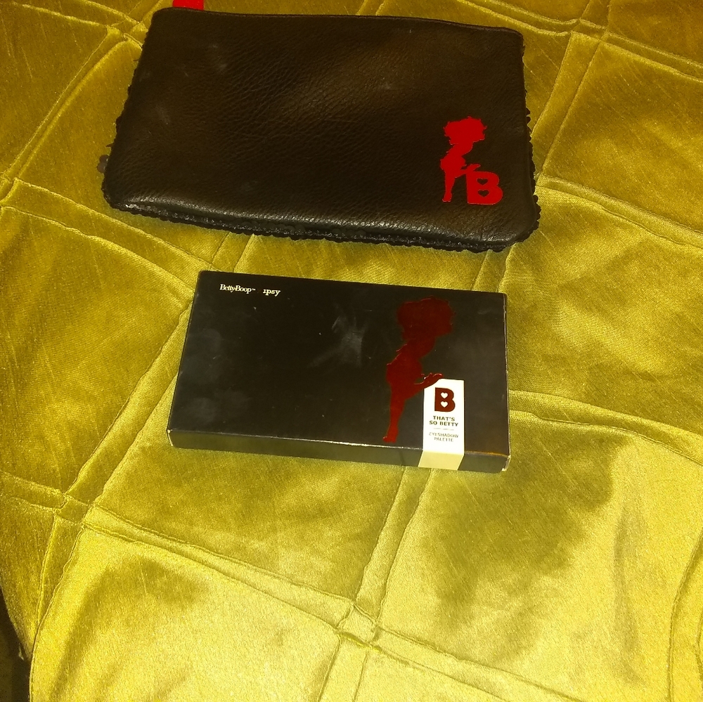 Betty boop bag and eye shadow pallette